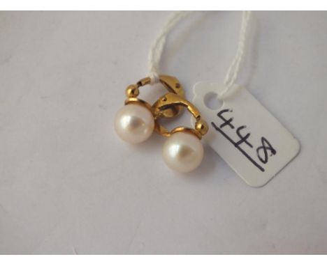 A pair of pearl earrings in 9ct - 2.7gns