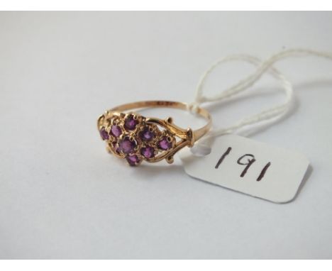 An vintage amethyst cluster ring in 9ct - size W - 1.8gms