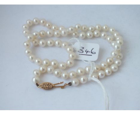 A pearl necklace 