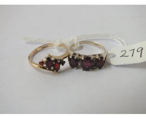 Two vintage garnet rings in 9ct - size M/P