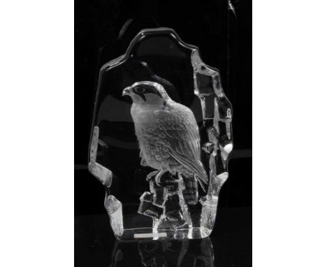Large Mats Jonasson Swedish glass intaglio of a Peregrine, (3290), 25cm high, boxed