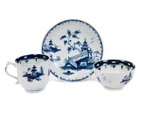 18th century Lowestoft blue and white porcelain tea trio, decorated with a chinoiserie pattern, the saucer with a variant bor