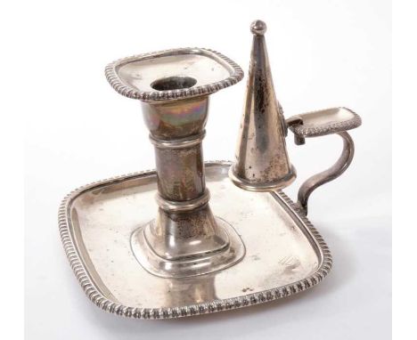 Edwardian silver chamber stick of rectangular form, with gadrooned border and tall cylindrical candle holder, side mounted ha