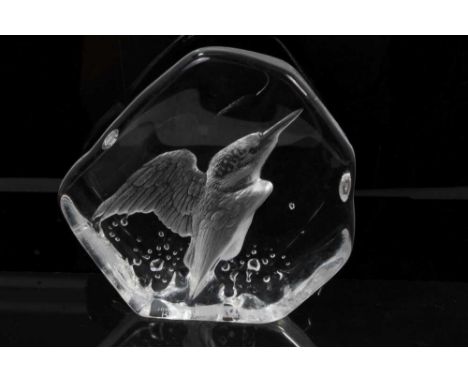 Mats Jonasson Swedish glass intaglio sculpture - Kingfisher (33530-6) celebrating 100 years of the R.S.P.B. 16cm high