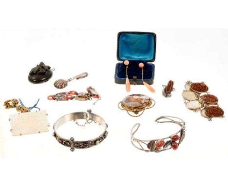 Group of antique and later jewellery to include a continental Holbeinesque silver and gem set hinged bangle, pair of 19th cen