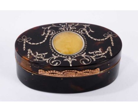 Georgian tortoiseshell and silver inlaid snuff box, oval form, the hinged cover with gilt thumbpiece and central hardstone ca