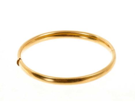 18ct gold hinged bangle the plain polished finishCondition report: Good condition commensurate with age and wear. Minor dent 