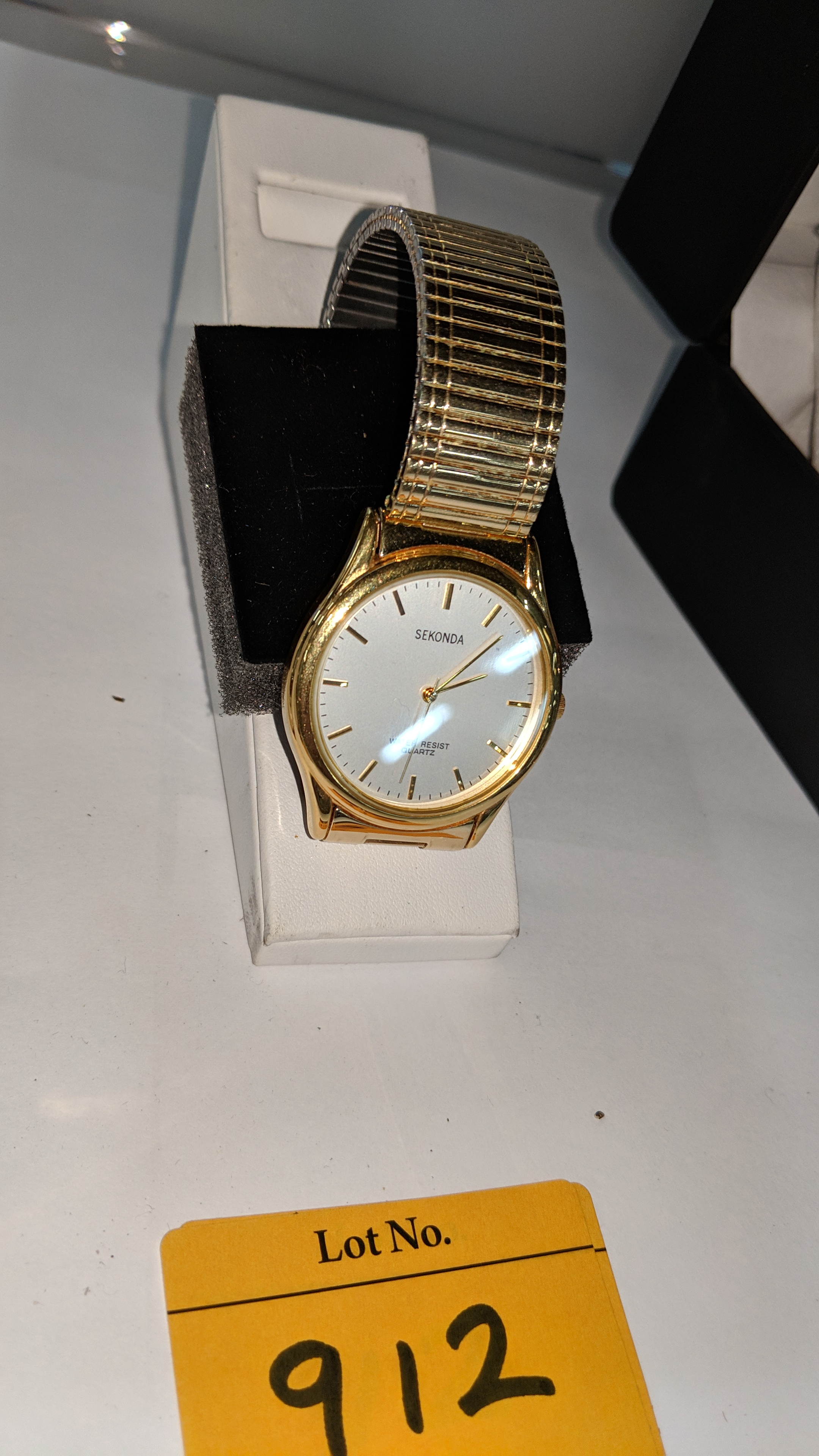 Sekonda Quartz water resistant (3 ATM) watch in gold finish with stainless steel back and expandi