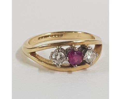 18 CARAT GOLD RUBY &amp; DIAMOND RING WITH 0.25 CARAT OF DIAMONDS