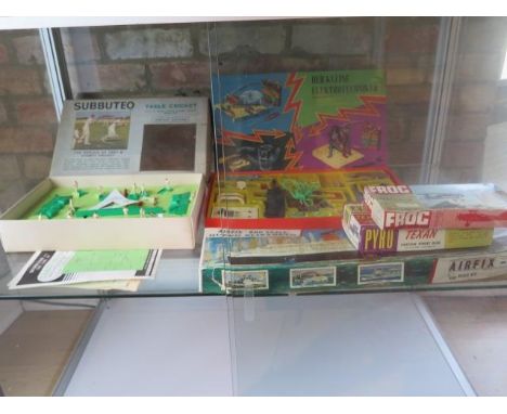 An Airfix-600 Queen Elizabeth Liner kit, a Pyro Texan kit and a Frog Westland Wallace kit - all boxed but not checked - a Der