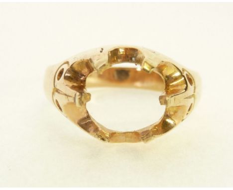 GENT'S 18CT GOLD RING, WITH VACANT CLAW SETTING, pierced shoulders and tapered D-shaped band, Sheffield 1989, 9.6g