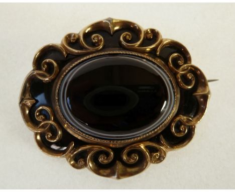 VICTORIAN GOLD PLATED, BLACK ENAMEL AND BANDED AGATE SET MOURNING BROOCH, the reverse inscribed 'In Remembrance of My Beloved