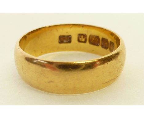 22CT GOLD WEDDING RING, Birmingham 1946, 4.2g