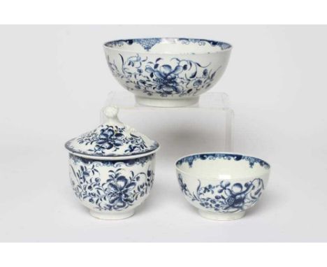 TWO WORCESTER PORCELAIN MANSFIELD BOWLS, c.1780, 6" &amp; 4" diameter, together with a similar sucrier and cover, 3 1/2" diam