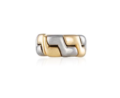 AN 18K GOLD 'PARENTESI' RING, BY BULGARIOf bi-coloured gold design, the sprung set with Z-links, mounted in 18K gold, signed 