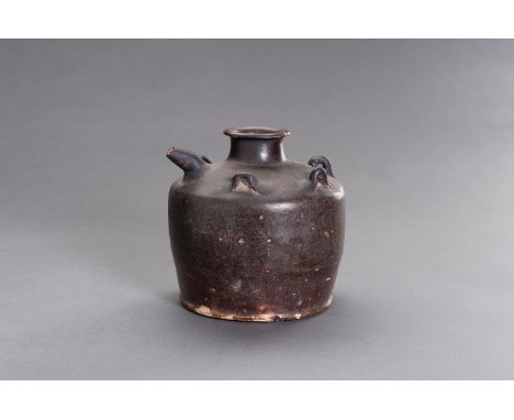 A BROWN-GLAZED CERAMIC EWERChina, Song to Ming Dynasty (960 - 1644). The earthy ewer with a short neck, spout and five small 