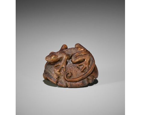 A WOOD CONTEMPORARY NETSUKE OF A LIZARD ON MUSHROOM, AFTER MITANI GOHOInscribed GohoFinely carved after the famous model by M