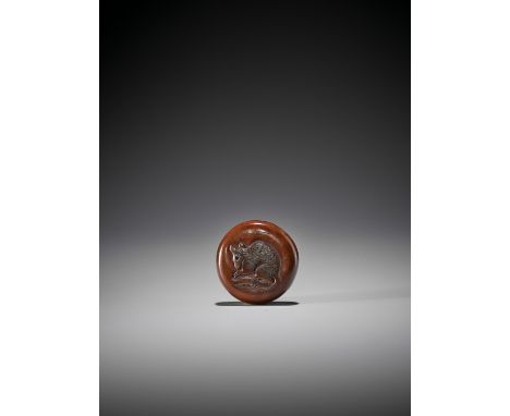 A WOOD MANJU NETSUKE WITH A RATUnsignedJapan, Meiji period (1868-1912)The top of the manju finely carved and incised with a r