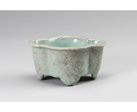 A GE-TYPE LIGHT BLUE PORCELAIN JARDINIEREChina, late Qing Dynasty (1644-1912) to Republic period (1912-1949). Finely potted w