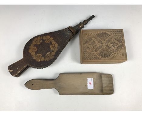 Sundry treen including a 1920s chip-carved playing card box, butter pats and bellows