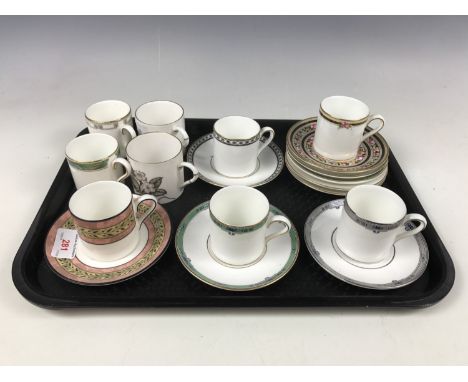 Sundry Wedgwood porcelain cabinet cups and saucers