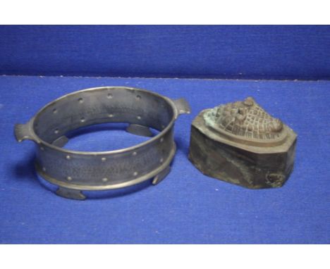 AN ANTIQUE COPPER JELLY MOULD AND A PEWTER DISH RING