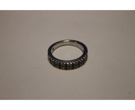 A VERA WANG LOVE 18CT SAPPHIRE SET LADIES RING