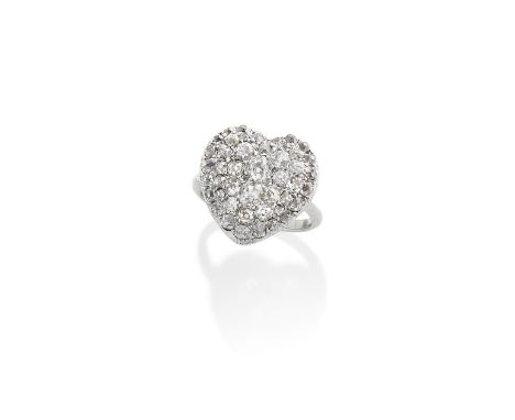 A DIAMOND HEART RING, FIRST HALF OF THE 20TH CENTURYPavé-set throughout with cushion-shaped diamonds, diamonds approximately 