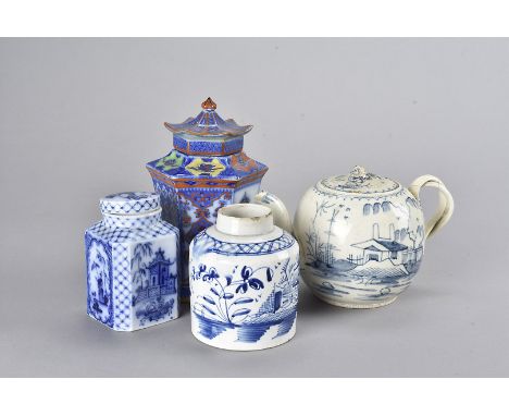 An 18th Century Liverpool pearlware blue and white teapot, with chinoiserie decoration 11 cm high, af, a similar decorated cy