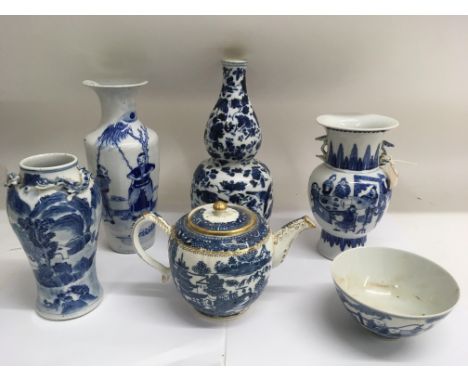 Five examples of Chinese blue and white porcelain and a Caughley teapot, a/f