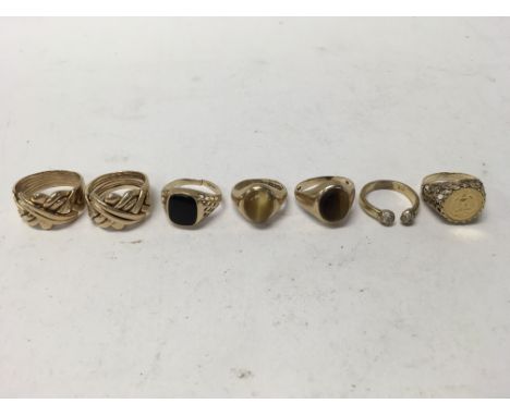 Three 9ct gold tablet rings, two 9ct gold puzzle rings, a 9ct stone set ring and a 9ct coin ring. Sizes approx S, Q, K, U, L 