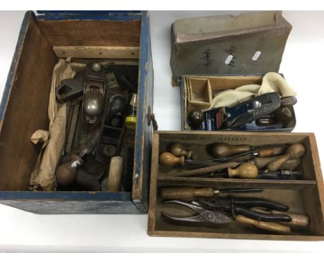 A Record plane number 4 in original box and a box of various other tools.