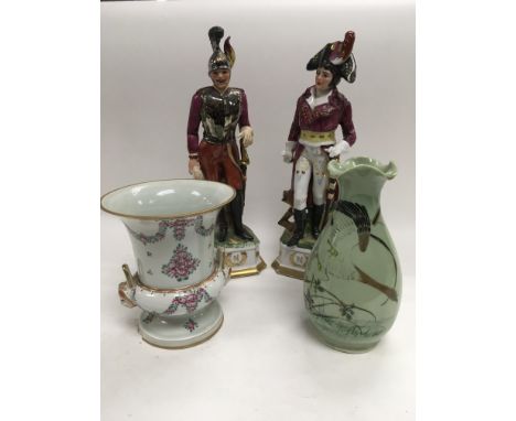 A pair of ceramic figures of soldiers and two vases (4).