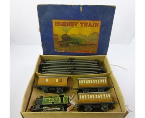 A HORNBY 0 GAUGE TRAIN SET in original box, with tin plate clockwork LNER 460 engine, three passenger carriages and track 