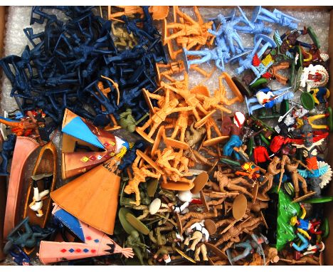 SOLDIERS; A quantity of assorted vintage plastic model soldiers to include a few Britains and others. 