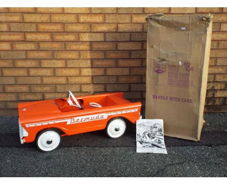 Tri-ang - A very rare unused Tri-ang Bermuda pedal car still in its original box from 1971. This car appears in Near Mint con