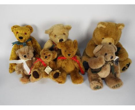 Big Softies, Harrods, National Trust, Other - Seven collectable modern teddy bears. Lot includes Old Fashioned Teddy Bear Com