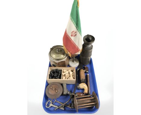Turned boxwood chess pieces, keys, pipe, onyx desk flag pole, oak biscuit barrel, other treen items etc 