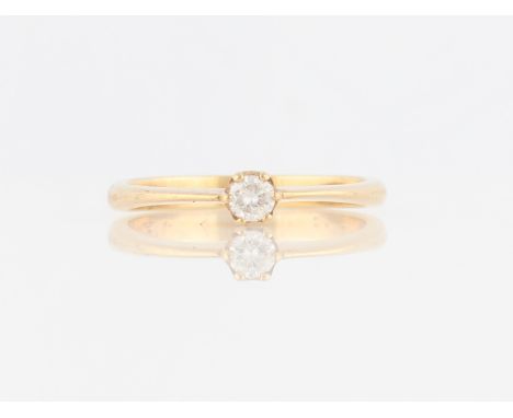 A diamond solitaire ring, set with a round brilliant cut diamond, measuring approx. 0.15ct, in unmarked yellow metal, ring si