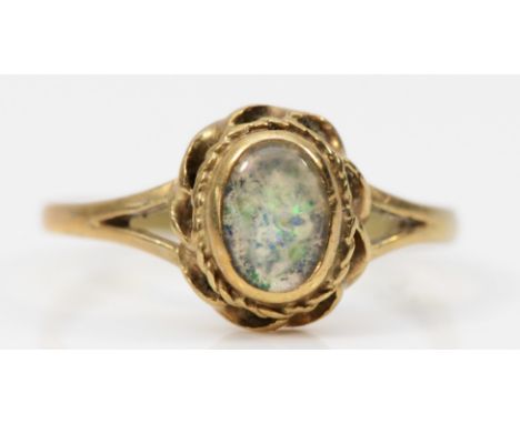 A 9ct gold opal triplet dress ring, bezel set, N, 1.6g 