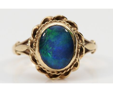 A 9ct gold opal triplet dress ring, N, 3.5g 
