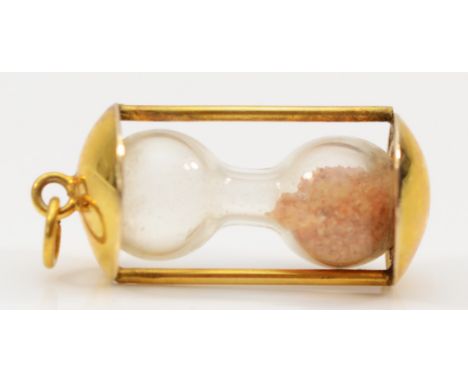 A 9ct gold vintage sand hourglass charm, 18mm in length, 1.7g 