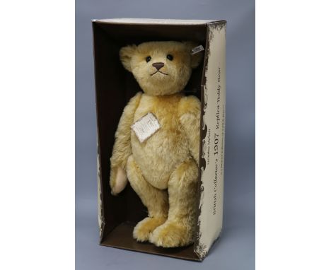 A Steiff British Collectors bear 1907 EAN 406829, mint and boxed