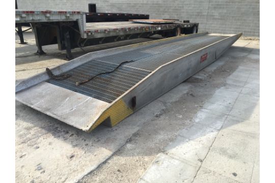 Magliner Ramp Portable Mobile Loading Ramp Hydraulic System Does