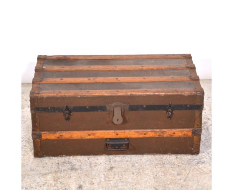 Vintage trunk, canvas bound with wooden slats, 77x43cm, height 34cm.