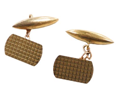 A pair of 9ct oblong torpedo and chain link cufflinks, with a textured design, 4.0g.