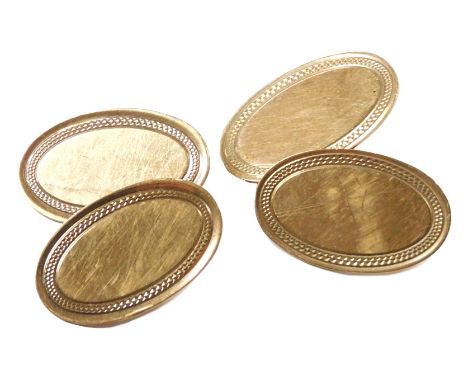 A pair of 9ct rose gold double oval and chain link cufflinks, with engine turned decoration, 5.0g.