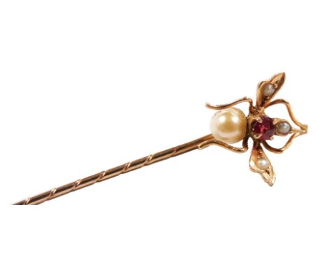 An Edwardian garnet and pearl stick pin, formed as an insect, in rose metal, stamped 585, cased, 0.9g.