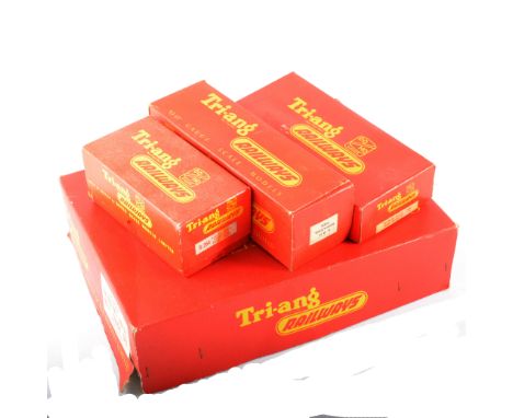 Tri-ang 00 gauge railways, a collection to include set R3.B boxed, R.254 Loco operating pantograph, Royal Mail coach boxed, s