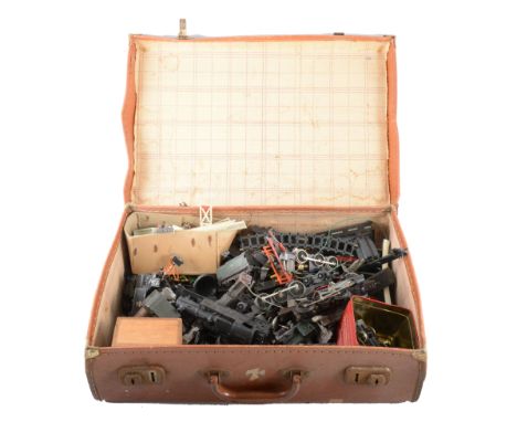 Model railway 0 gauge and 00 gauge, including a suitcase of loose locomotive engine spares, parts, wagons, coaches, etc.